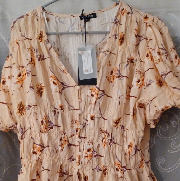 Dear John Blouse. Still with Tags. 55.00 - Picture 2 of 4